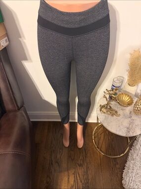 Herringbone High-Waist Cropped Leggings - Black & White